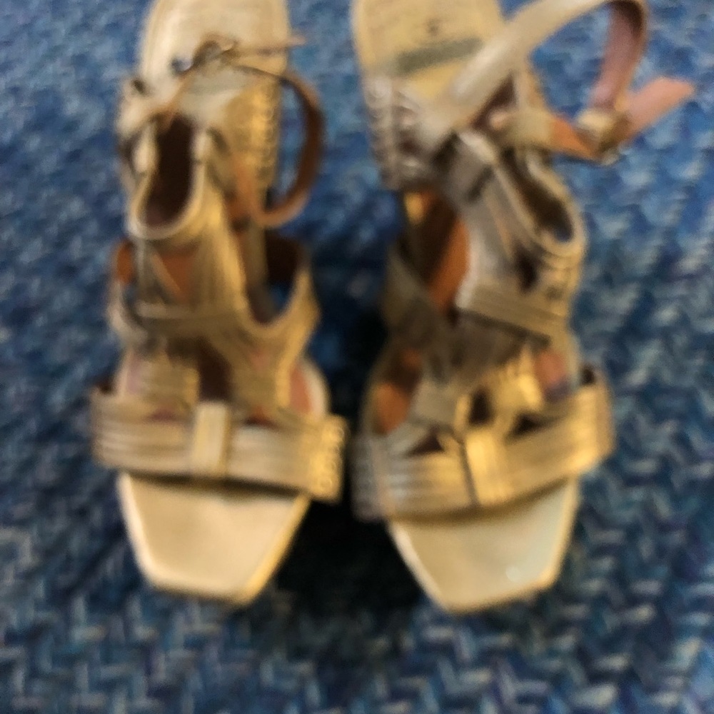 Lucky brand size 6M gold strap he sandals, worn twice